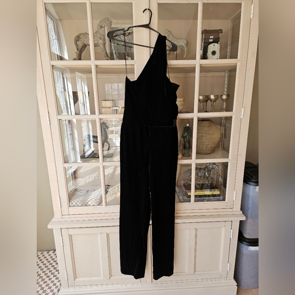 $290 REISS Velvet One Shoulder Black Jumpsuit - Picture 5 of 10